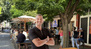 In der Zeitungsente wird am Freitagabend mit dem Rheinhessischen Weinkönig Levin McKenzie mitgefiebert. - Foto: Zeitungsente