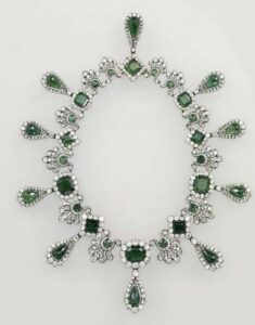 Die mit Smaragden besetzte Halskette der französischen Kaiserin Marie-Luise von Österreich. - Foto: BKA