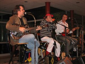 Das Internationale Cajun Trio 2006 bei einem ihrer frühen Auftritte. - Foto: gik