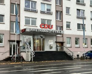 Die Zentrale der CDU Rheinland-Pfalz in Mainz ist erneut attackiert worden, dieses Mal mit Eierwürfen. - Foto: gik