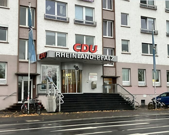 „Stadtbild“-Debatte: CDU-Geschäftsstelle in Mainz mit Eiern beworfen – Steiniger: „Linkes Milieu hat jedes Maß verloren“