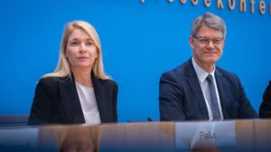 Ende September stellte Bundesverkehrsminister Patrick Schnieder (CDU) in Berlin die neue Bahnchefin Evelyn Palla vor. - Foto: BMV