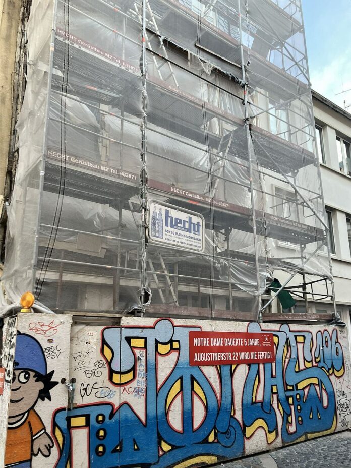 Stadt Mainz lässt Problemhaus in der Augustinerstraße sanieren: Fassade und Statik werden denkmalgerecht instandgesetzt