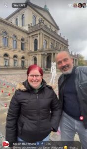 Organisierten eine Protestkundgebung gegen das Comeback von Anne Spiegel als Sozialdezernentin in Hannover: Anika Lilienthal und Thomas Janus. - Screenshot: gik