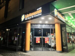 Auch beim Traditionsgeschäft Listmann am Höfchen gehe zum Jahresende die Lichter aus. - Foto: gik