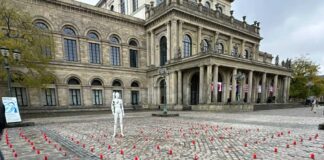 Protest gegen Comeback von Mainzer Ex-Ministerin Anne Spiegel in Hannover: Demo mit „Johanna“ und 135 Grablichtern