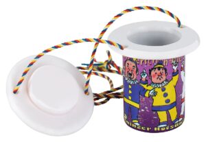 Das Zugplakettcher lässt sich auch öffnen und tatsächlich als Becherchen verwenden. - Foto: MCV