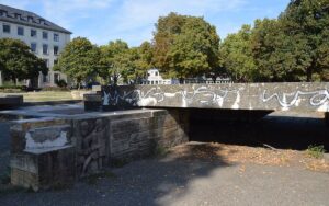 Kaputte Brunnen in Mainz sollen in Zukunft nicht mehr repariert werden, hier der Jubiläumsbrunnen auf dem Ernst-Ludwig-Platz. - Foto: gik