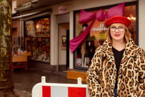 Auch Vintagemoden-Händlerin Jana Blume ist eines der Gesichter der neuen Marketing-Kampagne für die Mainzer Innenstadt.- - Foto: Stadt Mainz/ Linda Deutsch
