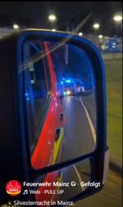 Friedlicher Jahresstart in Mainz, aber einsatzreiche Nacht für die Feuerwehr Mainz. - Video: Feuerwehr Mainz, Screenshot: gik
