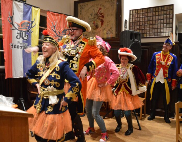 12 Jahre Mainzer Jägergarde: Bernd Frank und die Tanzgruppe – Wo Selbstironie prämiert wird und Fastnacht alle auf den Arm nimmt