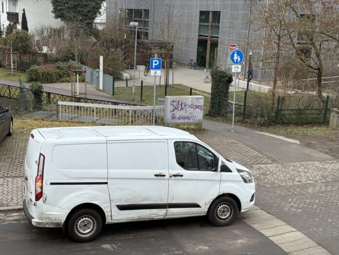 Warnungen vor „weißen Transportern“ in Mainz schüren Ängste bei Eltern und Kindern – Polizei Mainz warnt: „Stoppen Sie die Welle!“