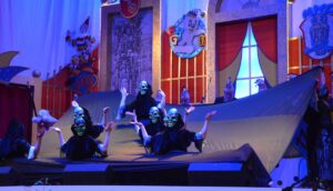 Sensationelle Shows lieferten die verschiedenen Showtanzgruppen, wie hier "Fusion" vom TSV Schott mit einer Märchenstunde. - Foto: gik