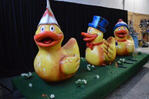 Achtung, die Zugente hat Nachwuchs bekommen! Sooo süß!! - Foto: gik 