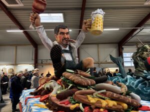 Zugnummer 50: "Worscht gegen Wokeness", der Vers dazu: "Sein “Fresskanal“ ist populär, auch wenn’s Zusehen fällt schwer. Egal ob Worscht ob Schnitzel, Döner, durch Fett und Fleisch wird’s nochmal „schöner“. #soederisst polarisiert, „schmerzfrei“, sabbernd, ungeniert!" - Foto: gik