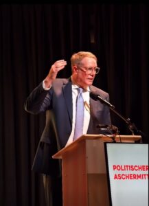 Ministerpräsident Alexander Schweitzer (SPD) beim Politischen Aschermittwoch in Mainz. - Film: SPD RLP, Screenshot: gik 