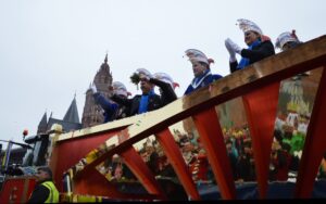 Der Mainzer Rosenmontagszug 2026 am Dom: Narretei auf allen Ebenen. - Foto: gik 