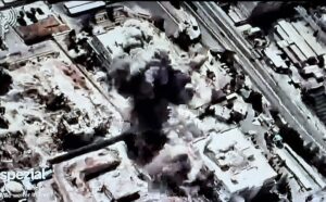 Gezielter Angriff auf einen Gebäudekomplex in Teheran, nach Angaben des israelischen Militärs auf ein Gebäude der Revolutionstruppen. - Bericht: ZDF heute spezial, Screenshot: gik