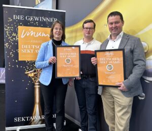 Preisverleihung bei VINUM Sekt Award auf der ProWein an die Winzerfamilie Zehe-Clauss. - Foto: Zehe-Clauss