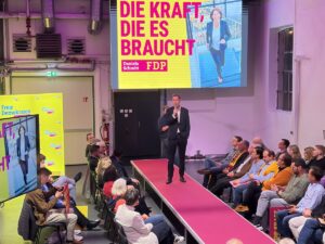 Wahlkampfabschluss der FDP RLP wenige tage vor der Landtagswahl mit Bundes-Parteichef Christian Dürr: Wohin läuft die FDP in Zukunft? - Foto: gik