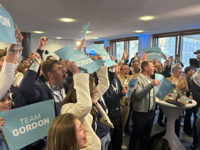 E I L — CDU gewinnt Landtagswahl in Rheinland-Pfalz: Wechsel in Mainz – SPD nach 35 Jahren abgewählt, FDP und FW raus