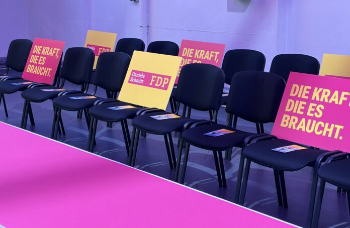 Desaster bei Landtagswahl in Mainz: Wie weiter mit der FDP? – Landeschefin Daniela Schmitt kündigt Rückzug an, Neuwahl am 9. Mai 2026