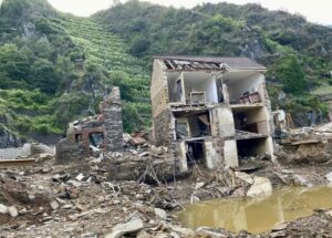 Ruinen im Ahrtal, unmittelbar nach der Flutkatastrophe im Juli 2021. - Foto: Maik Menke