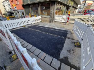 Der reparierte Straßeneinbruch in der Mainzer Gaustraße am Freitag. - Foto: Florian Kroh