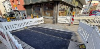 Gaustraße in Mainz wieder frei: Straße repariert, Straßenbahnen fahren wieder normal – Neue Wasserrohrbrüche sorgen für Probleme