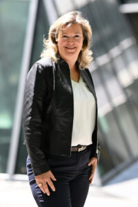 Die FDP-Fraktionschefin im Mainzer Stadtrat, Susanne Glahn, kritisiert die Streichung der Zuschüsse für das 365-Euro-Schülerticket. - Foto: FDP Mainz 