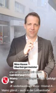 Oberbürgermeister Nino Haase (parteilos) am Mittwoch in einem Video der Stadt Mainz zum Start der Aktion saubere Böden in der Innenstadt. - Video: Stadt Mainz, Screenshot: gik