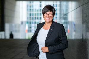 CDU-Expertin für Agrar und Weinbau und Europaabgeordnete Christine Schneider wird als Ministerin für Mainz gehandelt. - Foto: Büro Christina Schneider