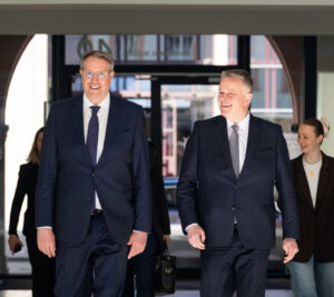 Auftritt zur Pressekonferenz zum Abschluss der Sondierungsverhandlungen: Es war das einzige Mal, das Alexander Schweitzer (SPD, links) und Gordon Schnieder (CDU) Presse und Öffentlichkeit über den Stand der Regierungsbildung informierten. - Foto: CDU RLP 