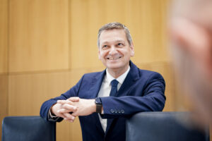 Mahnte als Alterspräsident des Landtags zur Verteidigung der Demokratie und zum Einsatz gegen Hass und Lügen: Christian Baldauf (CDU). - Foto: Landtag RLP