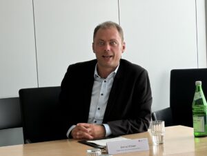 Bürgermeister und Finanzdezernent Daniel Köbler (Grüne) bei seiner Bilanz zu den ersten 100 Tagen im Amt. - Foto: gik