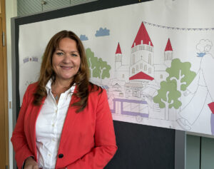 Mit Mainz-Motiven gegen Leerstands-Tristesse: Wirtschaftsdezernentin Manuela Matz (CDU) stellte Folien für Schaufenster-Beklebung vor. - Foto: gik