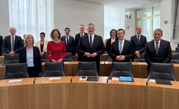Machtwechsel in Mainz mit Schönheitsfehler: Gordon Schnieder fehlen bei Wahl zum Ministerpräsidenten acht Stimmen der Koalition