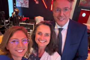 Selfie am Montag: Sabine Bätzing-Lichtenthäler (vorne), designierte Sozialministerin, posiert gemeinsam mit ihrer neuen Staatssekretärin Kathrin Anklam-Trapp sowie Noch-Ministerpräsident Alexander Schweitzer (alle SPD). - Foto: Bätzing-Lichtenthäler 