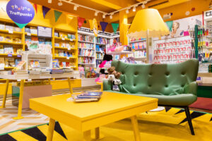 Thalia-Buchhandlung mit gemütlicher Leseecke im Kinderbereich. - Foto: Thalia 