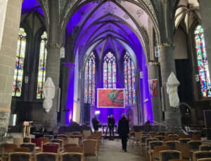 Die Kirche St. Laurentius in Ahrweiler im März 2023, noch stark gezeichnet von der Flutkatastrophe. - Foto: gik 