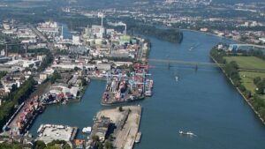 Der Mainzer Zollhafen im Jahr 2008, als er noch Industriehafen war - in diesem Jahr wurde die Kunsthalle Mainz auf dem Areal gestartet. - Foto: Wolfgang Pehlmann, via Wikipedia