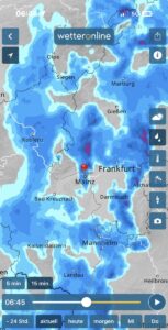 Das Regenband mit Unwettern, das am Montagmorgen von Frankreich hereinzieht. - Quelle: Regenradar Wetter Online, Screenshot: gik