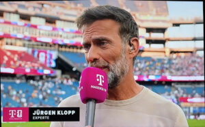 Der Schatten-Bundestrainer: Zuletzt begeistere Jürgen Klopp mit viel Klartext und fundierten Analysen als TV-Experte bei der Fußball-WM bei Magenta TV. - Screenshot: gik