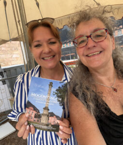 Vorstellung des neuen Stadtrundgangs "Mogontiacum - Streifzug durch das Römische Mainz" mit Wirtschaftsdezernentin Manuela Matz (CDU) und Autorin Gisela Kirschstein (Mainz&). - Foto: gik