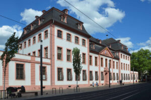 Der Erthaler Hof an der Schillerstraße in Mainz ist Sitz des Landesdenkmalamtes und öffnet am "Tag des Offenen Denkmals" seine Türen. -- Foto: Georg Peter Karn