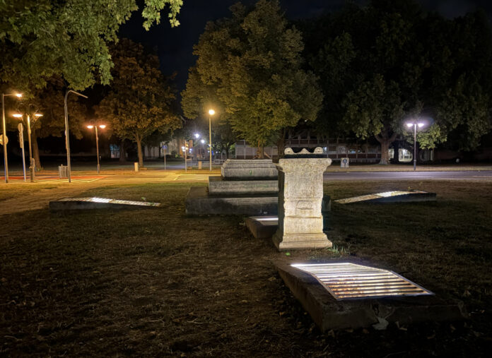 Mainz& exklusiv: Stadt Mainz leuchtet jede Nacht leeren Sockel der Mainzer Jupitersäule an – Rückkehr vorerst nicht geplant