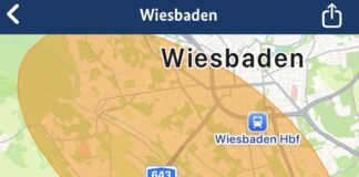 E I L& — Großbrand in Wiesbaden-Biebrich: Müllbrand im Entsorgungsbetrieb Knettenbrech – Gestank zieht auch nach Mainz