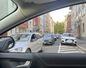 Im Mainzer Bleichenviertel ging bis in die kleinsten Seitenstraßen hinein am frühen Mittwochabend gar nichts mehr. - Foto: privat