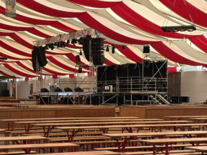 Die Bühne im (alten) Festzelt des Mainzer Oktoberfestes bleibt offenbar in diesem Jahr leer. - Foto: gik