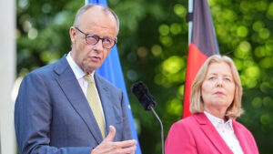 Lobten gemeinsam das Rentenpaket: Bundeskanzler Friedrich Merz (CDU) und Bundesarbeitsministerin Bärbel Bas (SPD). - Foto: ZDF